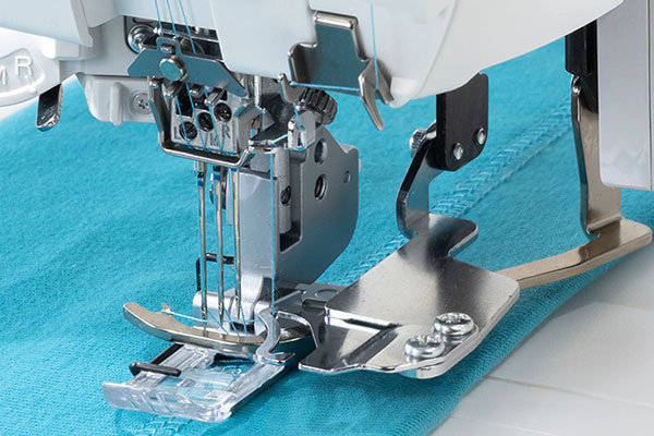 Janome CoverPro 3000P