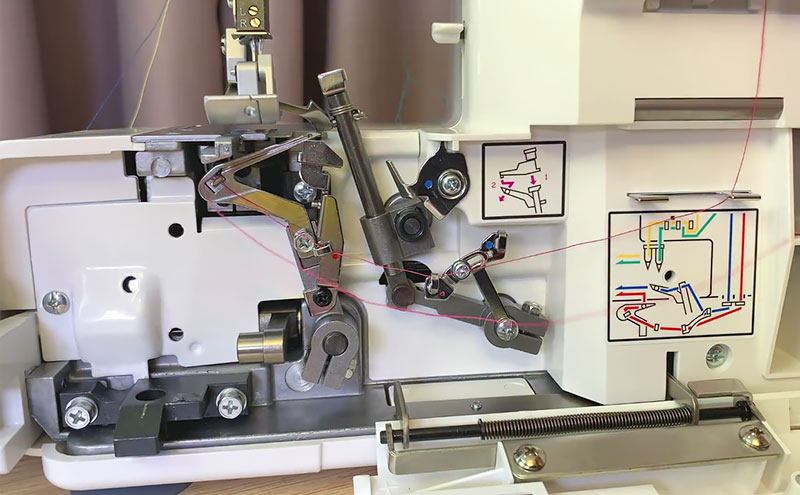 Как правильно заправить нить в оверлок