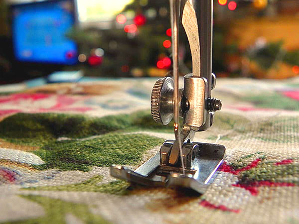 Швейная машинка не цепляет нижнюю нитку