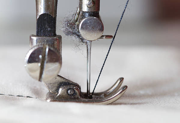 Почему швейная машинка не захватывает нижнюю нить
