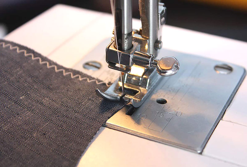 Швейная машинка не продвигает ткань